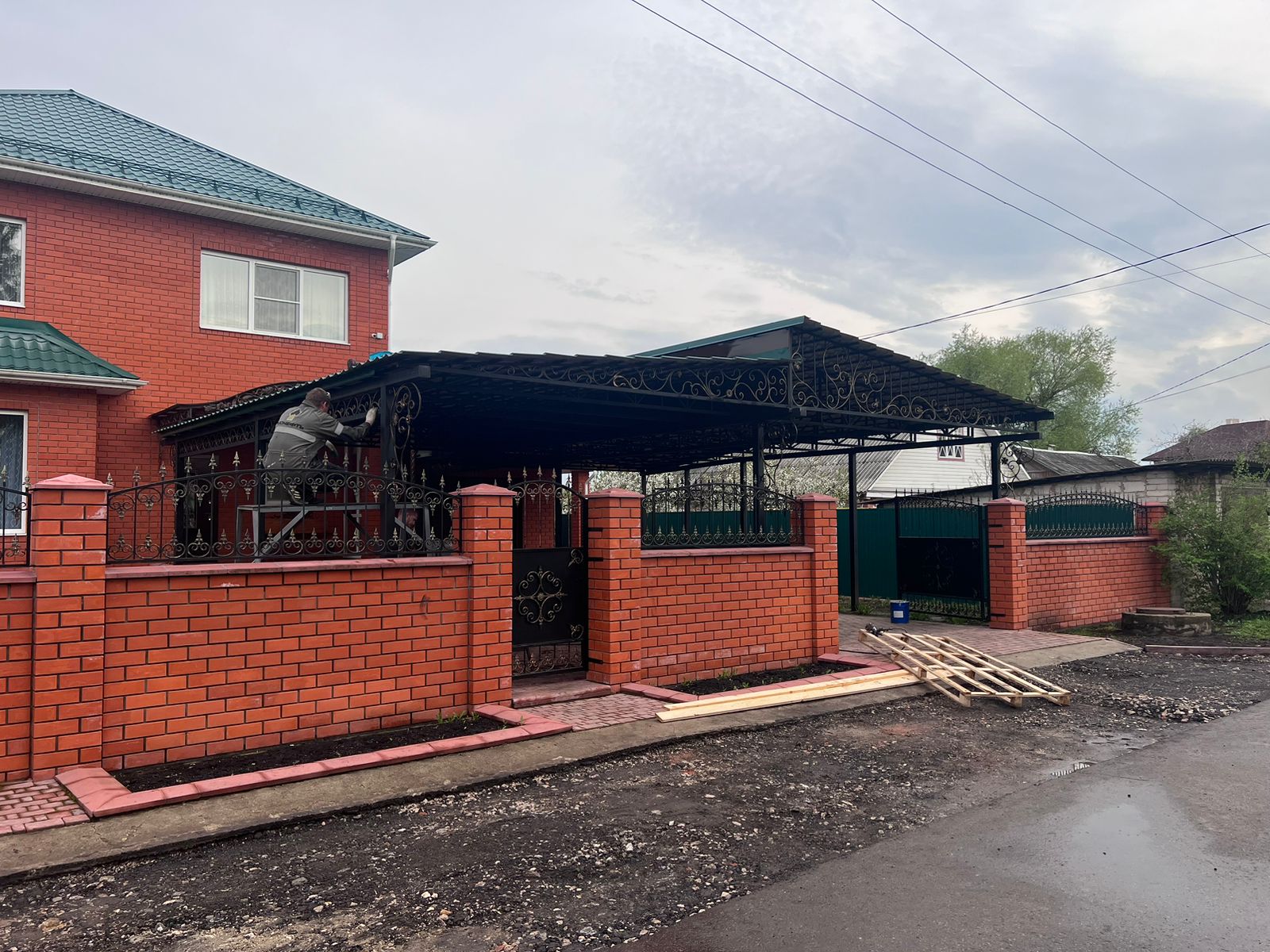 Как выбрать схему заезда под семейный автонавес, если на участке мало места для манёвра в Щёлково